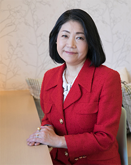 代表
 中島由子